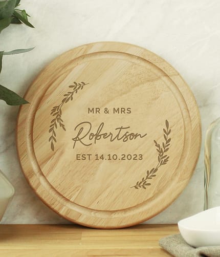 Personalised Laurel Round Wooden Chopping Board - ItJustGotPersonal.co.uk